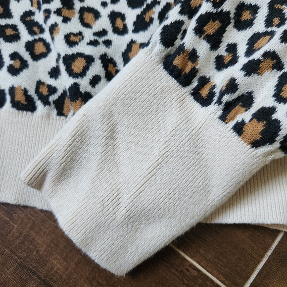 GAP Leopard print sweater - Picture 2 of 4